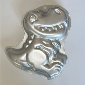 Wilton Dinosaur Shaped Birthday Cake Pan 2105-1022